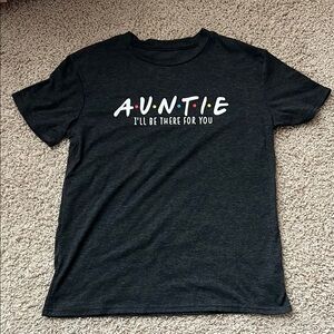 SUPER SOFT & LIKE NEW // FRIENDS themed auntie shirt